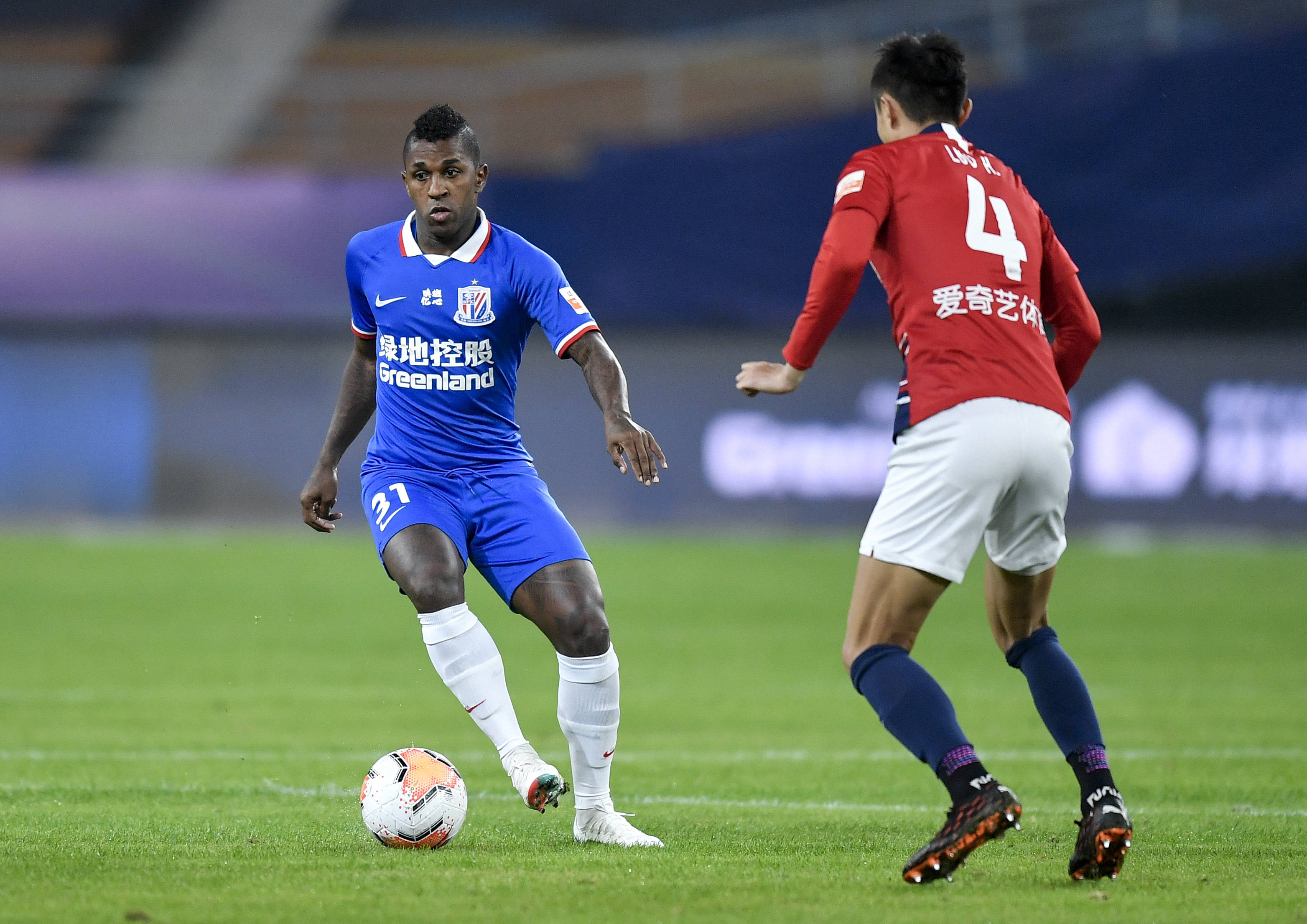 阿媒：埃切韦里想冬窗租回河床，但曼城希望再次租给欧洲球队（阿根廷媒体：埃切韦里盼冬窗租借回归河床，曼城更倾向再外租至欧洲球队）