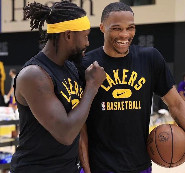 发布仅4个小时后，梅西造访诺坎普社媒动态点赞已突破1000万（发布4小时，梅西造访诺坎普动态点赞突破千万）