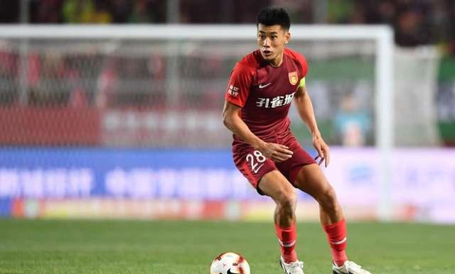 手感不佳！希罗半场11中2拿10分，正负值-14全场最低（状态低迷！希罗半场11投仅2中取10分，正负值-14全场垫底）