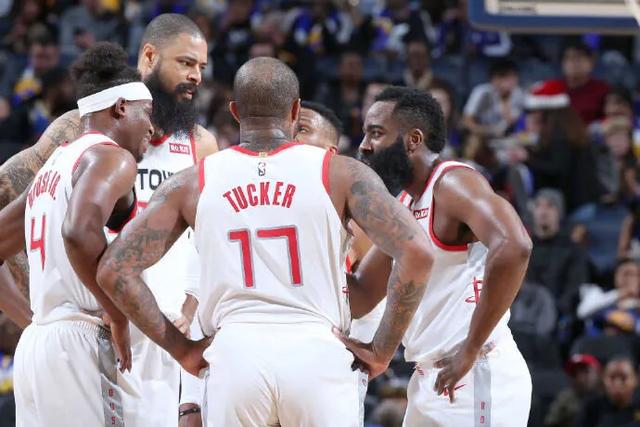 英超半场：西蒙斯传射，里沙利松破门，热刺2-0布伦特福德（英超半场战报：热刺2-0布伦特福德，西蒙斯传射建功，里沙利松破门）