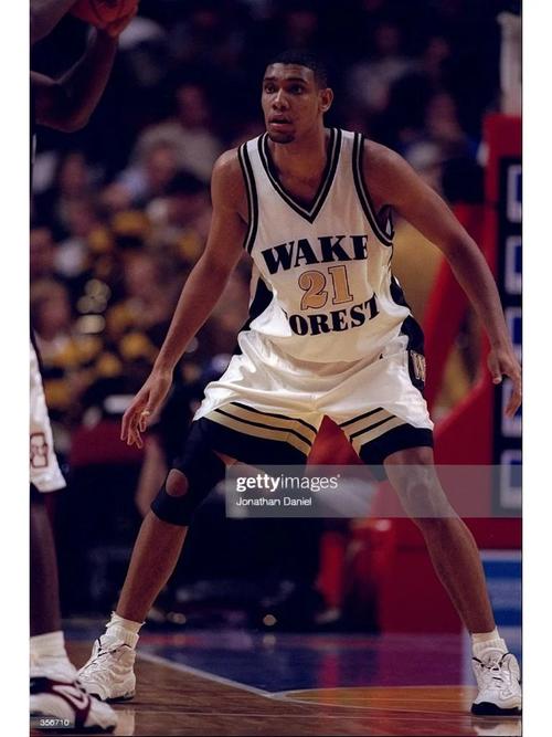 慕尼黑1860主席曾抱怨海纳未认出自己，拜仁球迷拉横幅回怼（曾抱怨海纳不认识自己，慕尼黑1860主席遭拜仁球迷横幅回击）